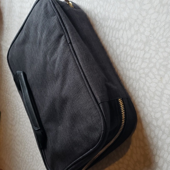 JM Gray Travel Cosmetic Case - NWT - Picture 4 of 9